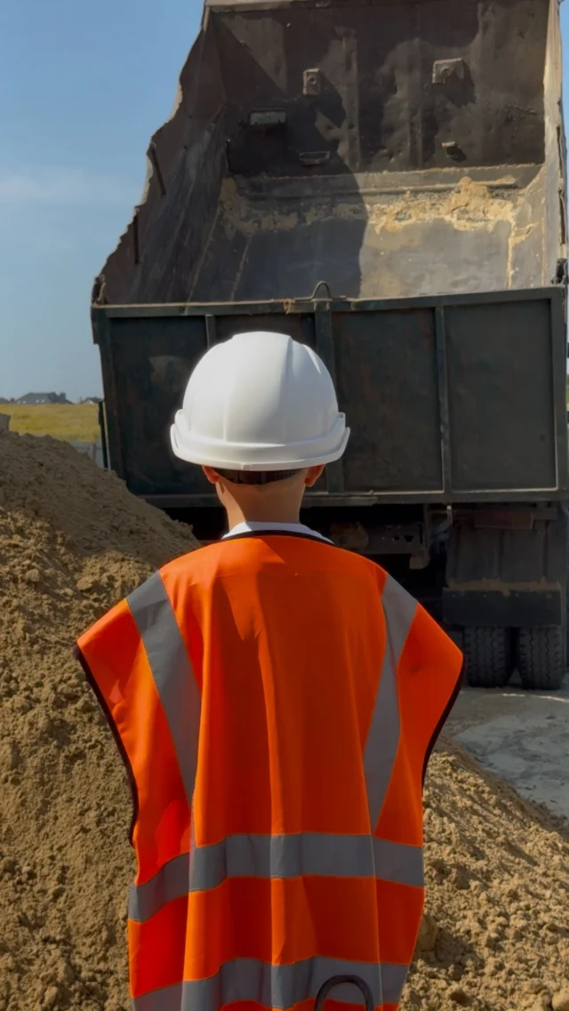 🏗 Будівництво активно триває!

Ми працюємо, щоб ви якнайшвидше заселилися у свій майбутній дім.

Кожен етап контролюється, все будується з якісних матеріалів і руками професіоналів, яким можна довіряти.✅

Ваш комфорт і безпека для нас на першому місці, тому кожна деталь житлового комплексу «Світло» робиться з цим у думці.🥰

☀️ с. Тарасове, вул. Боголюбська, 132

Дізнатися більше можна у нашому відділі продажу:
📍с. Тарасове, провул. Весняний, 2
📞 +(38)099 00 909 22